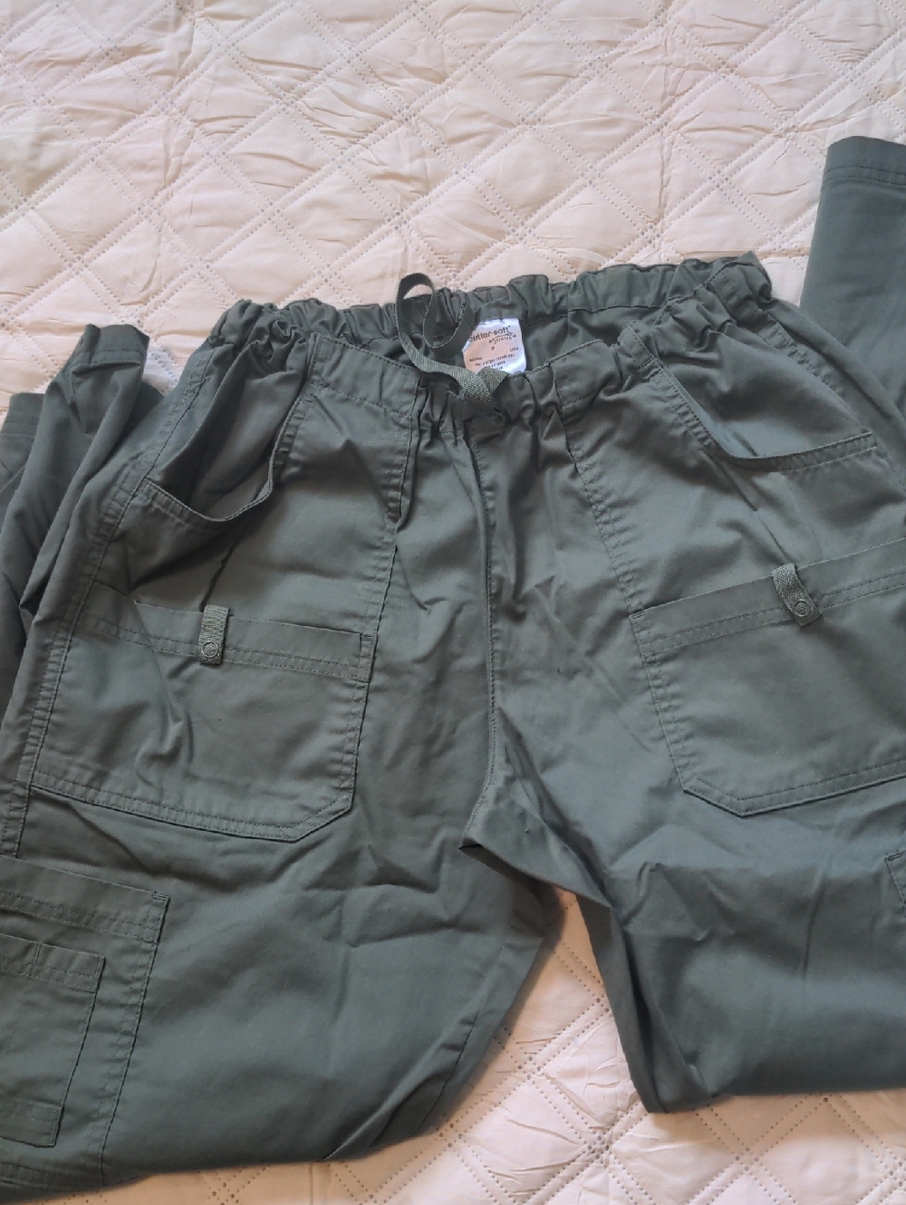 Unbranded Women's Olive Green Scrub Top and Pants Set - Picture 13 of 15